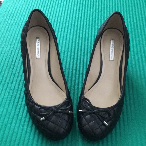 Black Wedge Heels 👠🖤 - Picture 2 of 5